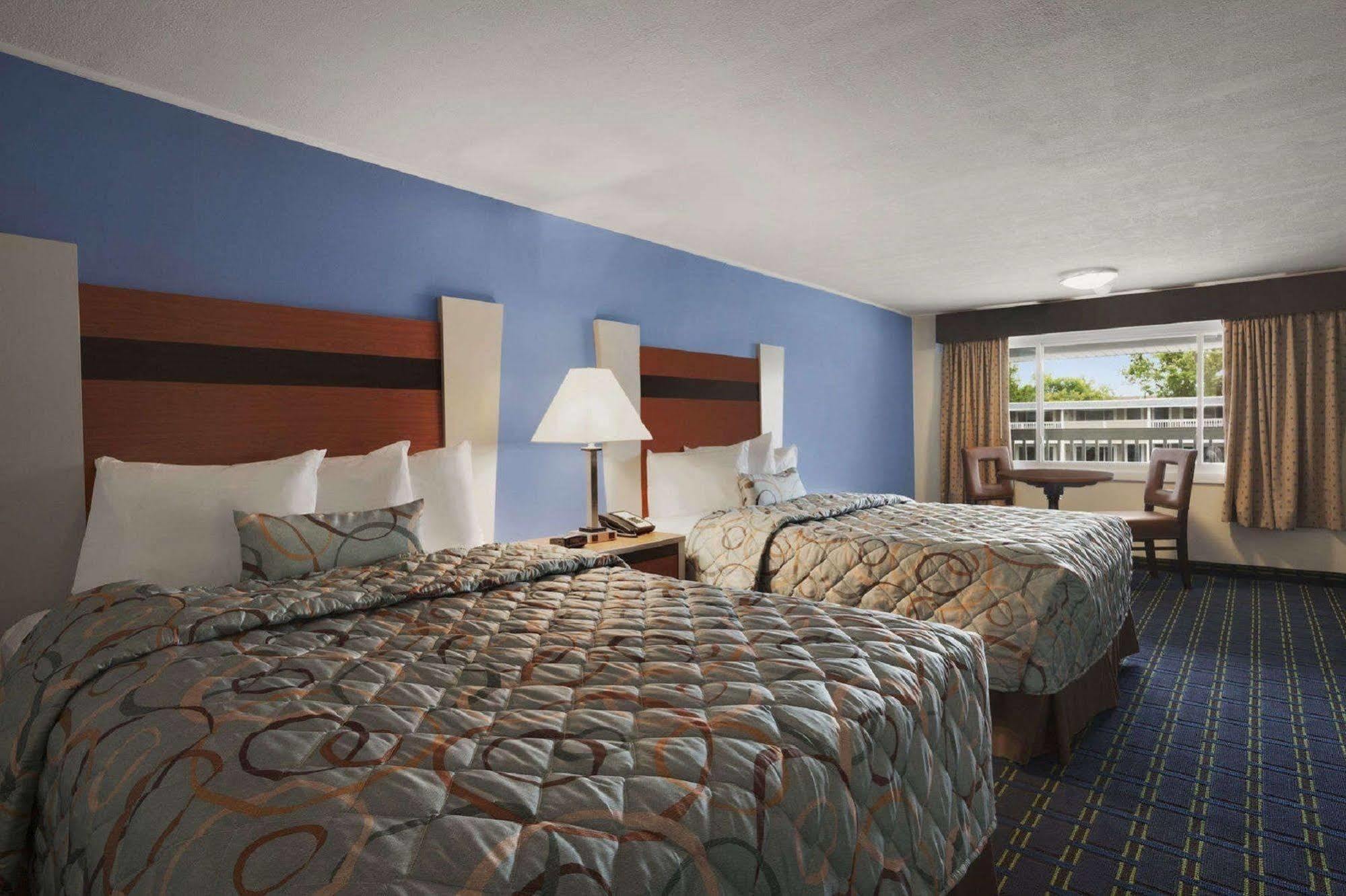 Days Inn By Wyndham - Cape Cod West Yarmouth Kültér fotó